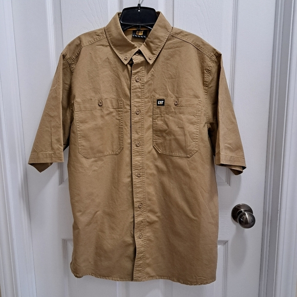 CAT Caterpillar Men's Shirt Short Sleeved Tan Brown Size Medium Cotton Casual - Picture 1 of 12